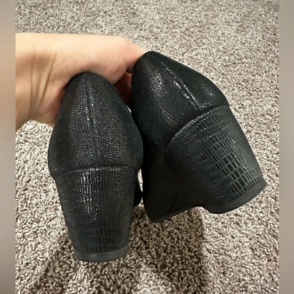 Stuart Weitzman Black Reptile Print Wedges Women’s , size 9.5